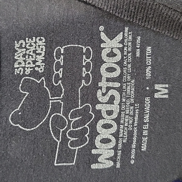 Women's Woodstock 1969 T-shirt, Size Medium - Picture 4 of 4